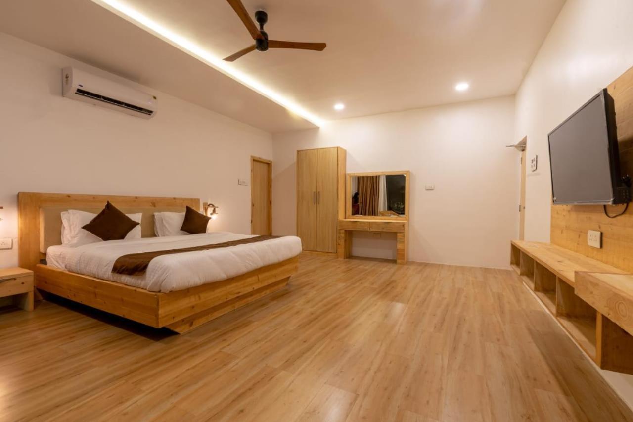 Rustic Vogue Hotel Shamirpet ภายนอก รูปภาพ